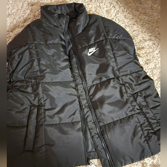 Women's Nike puffer vest - Picture 1 of 5